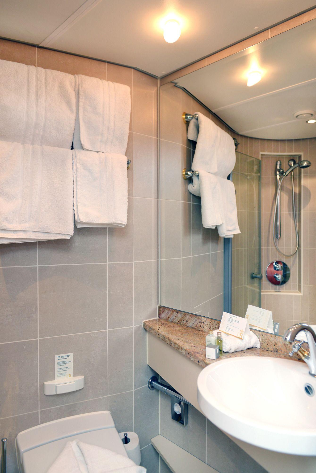 Crossgates Hotelship 4 Star - Altstadt - Düsseldorf